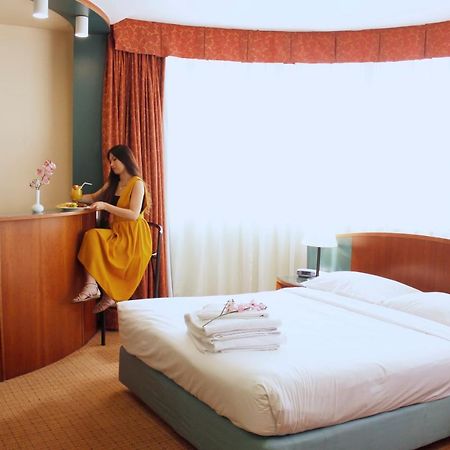 Al Diar Dana Hotel Абу-Даби Экстерьер фото